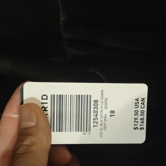 Black stain gown - Picture 1 of 2